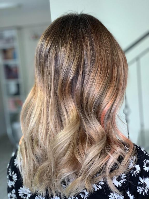 אליחי בן אהרון מעצב שיער אליחי בן אהרון מעצב שיער