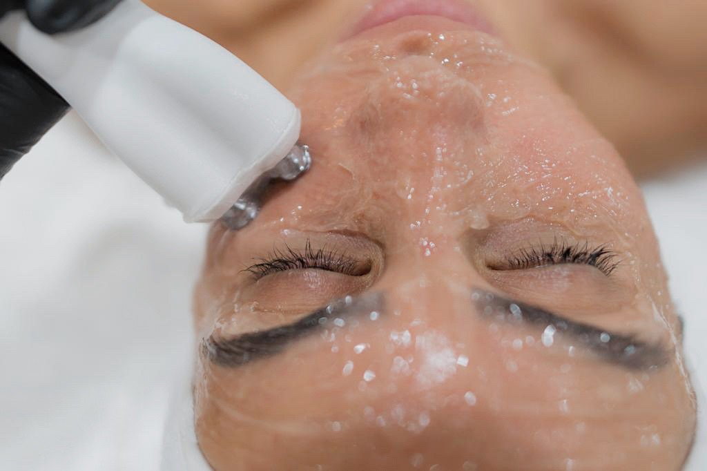 ג'וליה קוסמטיקאית פרא רפואית ג'וליה קוסמטיקאית פרא רפואית