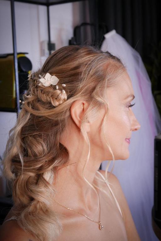 אדוה שוהם איפור ושיער אדוה שוהם איפור ושיער