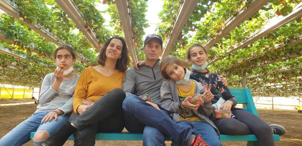 אורי תותים אורי תותים