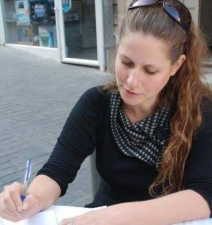 כתיבה יוצרת מיכאלה למדן