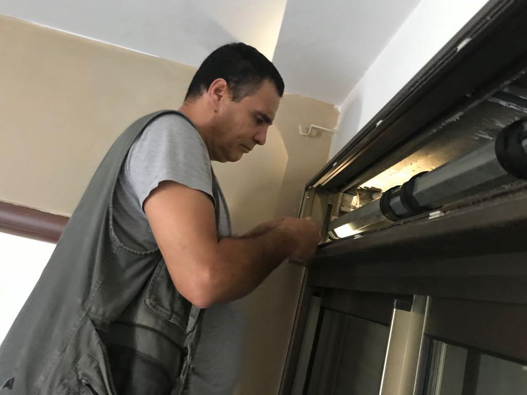 שירותריס שירותריס