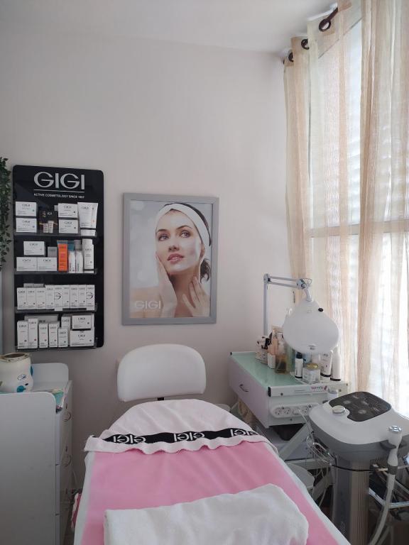 מינה בלאו קוסמטיקאית מוסמכת מינה בלאו קוסמטיקאית מוסמכת