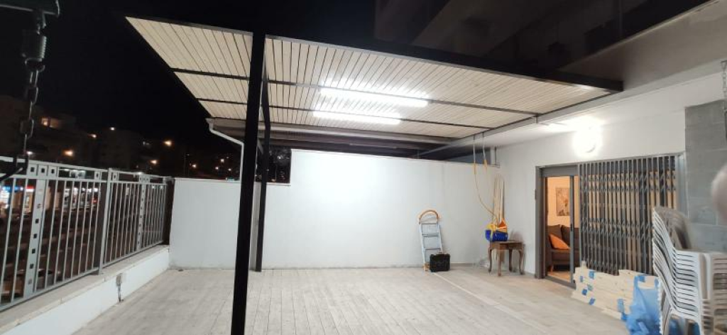 זיו בניה בעץ זיו בניה בעץ