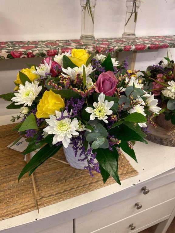 פרחים בצבעים פרחים בצבעים