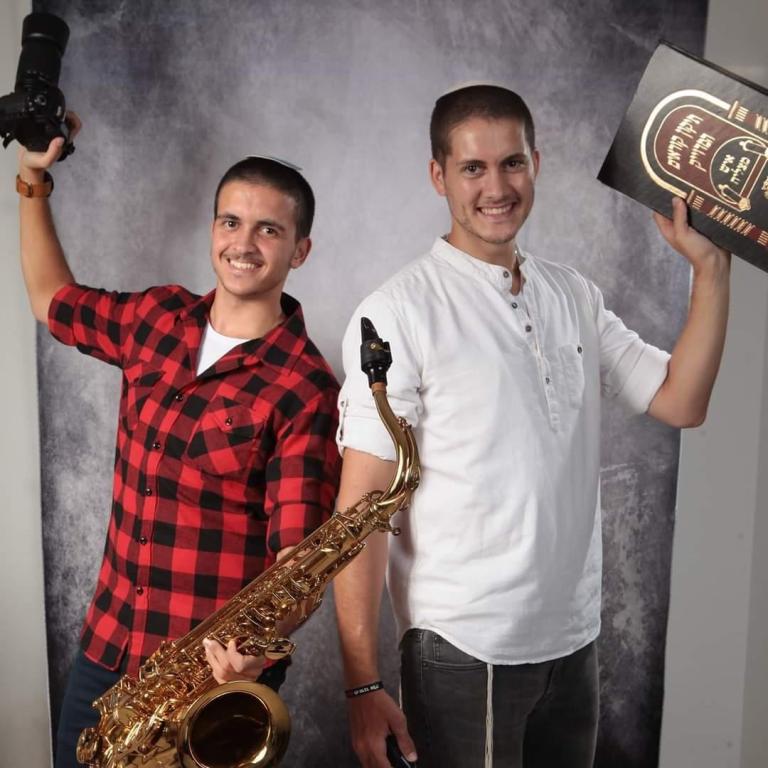 האחים ארמוזה האחים ארמוזה