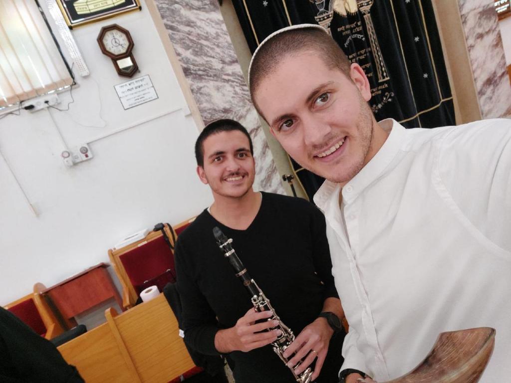 האחים ארמוזה האחים ארמוזה