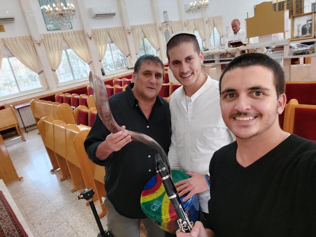 האחים ארמוזה האחים ארמוזה