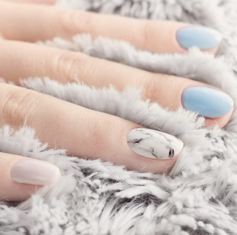 טליה שמש טיפוח כפות הידיים והרגליים טליה שמש טיפוח כפות הידיים והרגליים