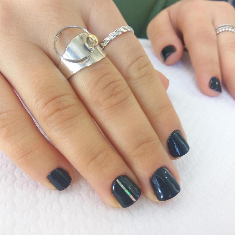 טליה שמש טיפוח כפות הידיים והרגליים טליה שמש טיפוח כפות הידיים והרגליים