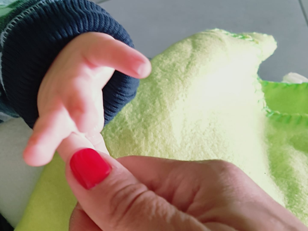 נעומית מגע מרפא נעומית מגע מרפא