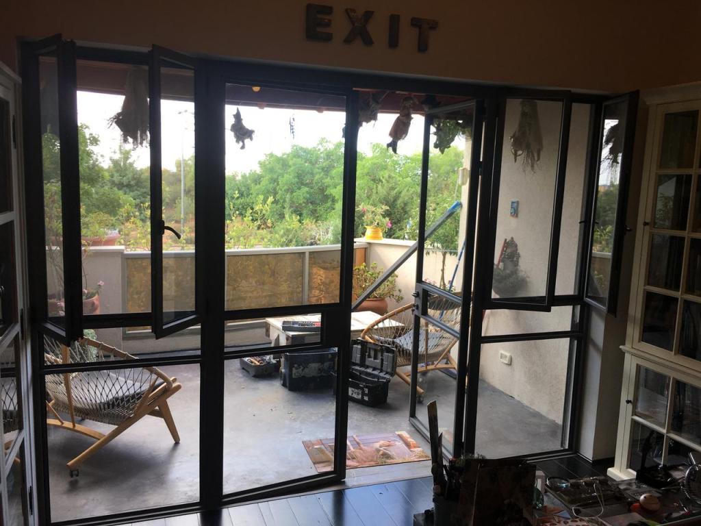 תריסי יוסי תריסי יוסי