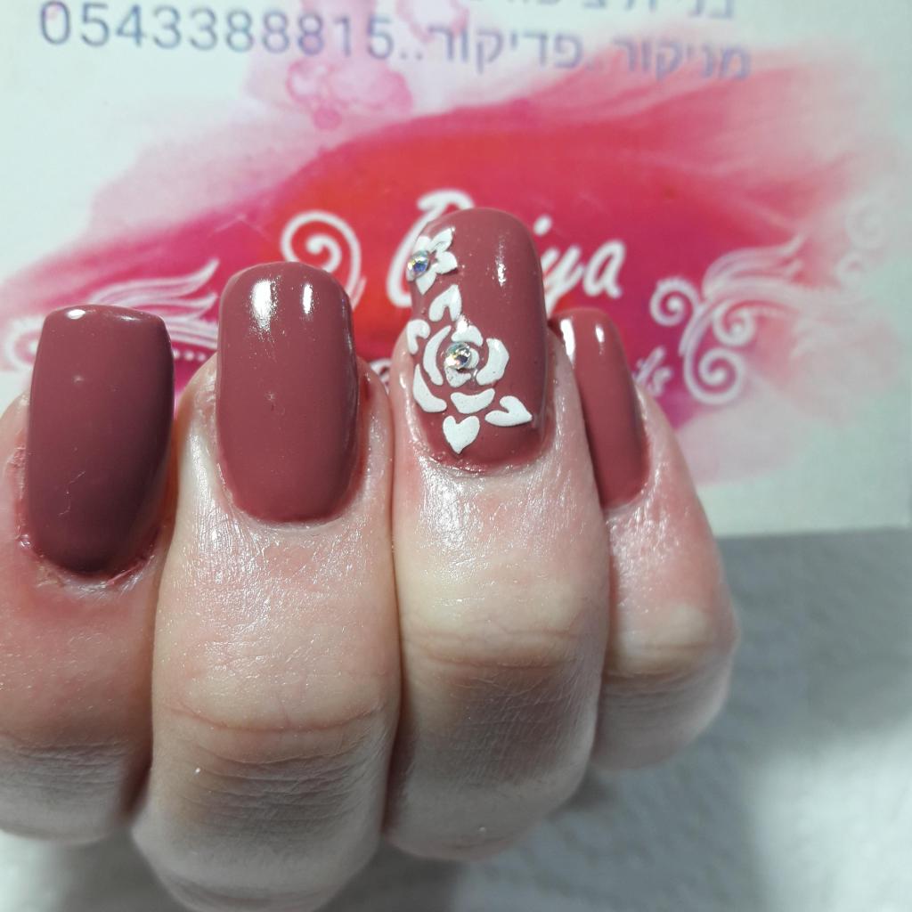 אורייה בניית ציפורניים אורייה בניית ציפורניים