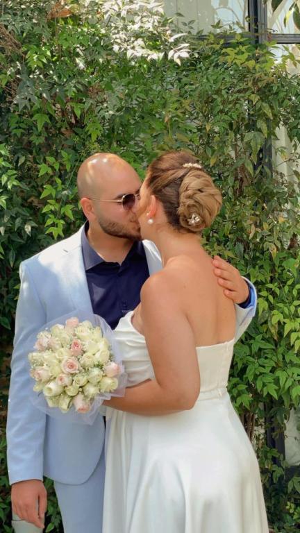 ענת מתוק מאפרת ומסרקת ענת מתוק מאפרת ומסרקת