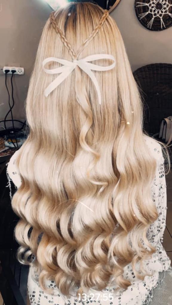 ענת מתוק מאפרת ומסרקת ענת מתוק מאפרת ומסרקת