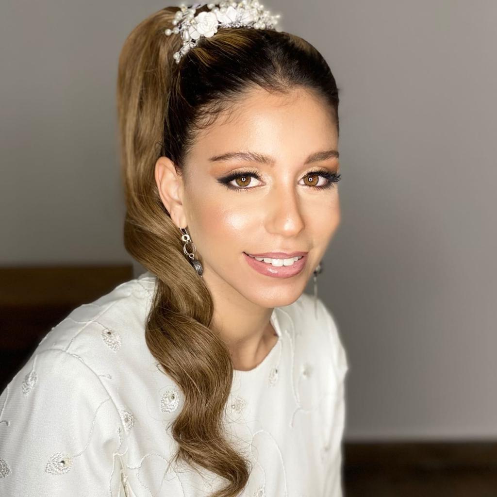 ענת מתוק מאפרת ומסרקת ענת מתוק מאפרת ומסרקת