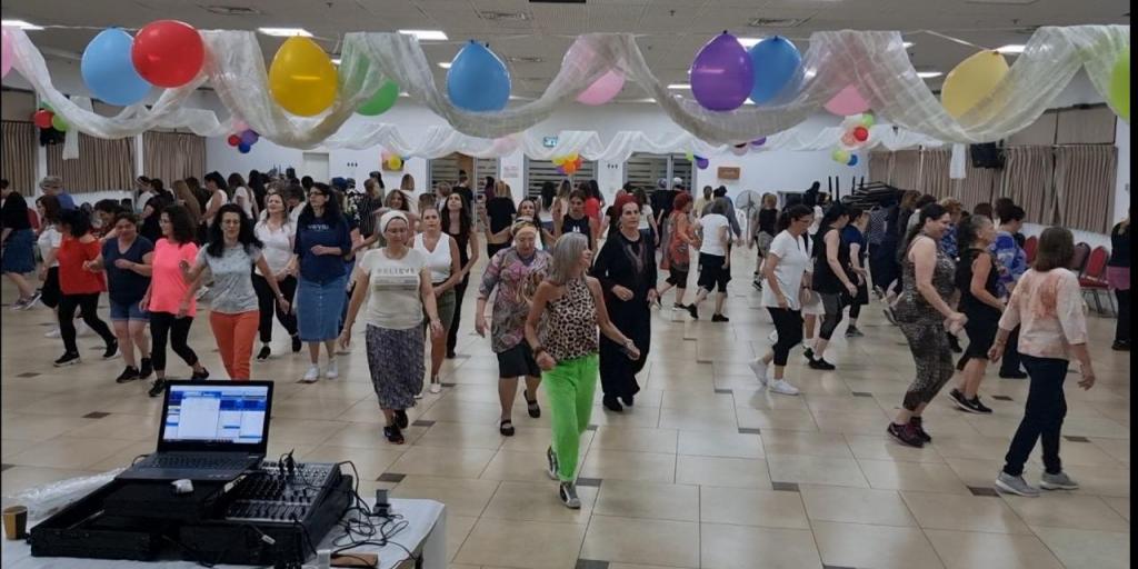 ריקודי עם לנשים ריקודי עם לנשים