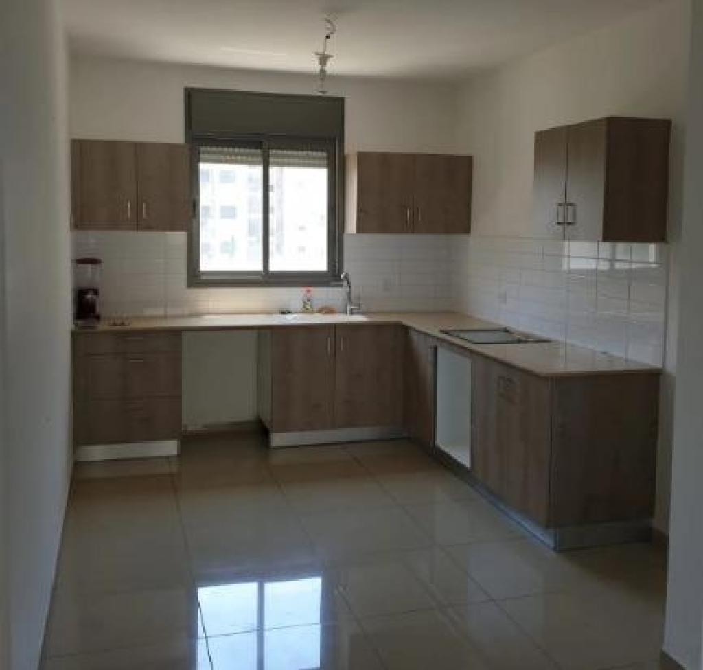 איזי התריסאי איזי התריסאי