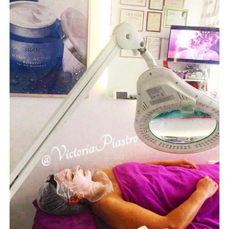 ויקטוריה פיאסטרו אחות קוסמטיקאית פרא רפואית ויקטוריה פיאסטרו אחות קוסמטיקאית פרא רפואית