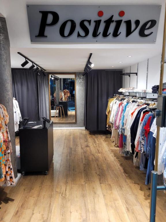 פוזיטיב אופנת נשים פוזיטיב אופנת נשים