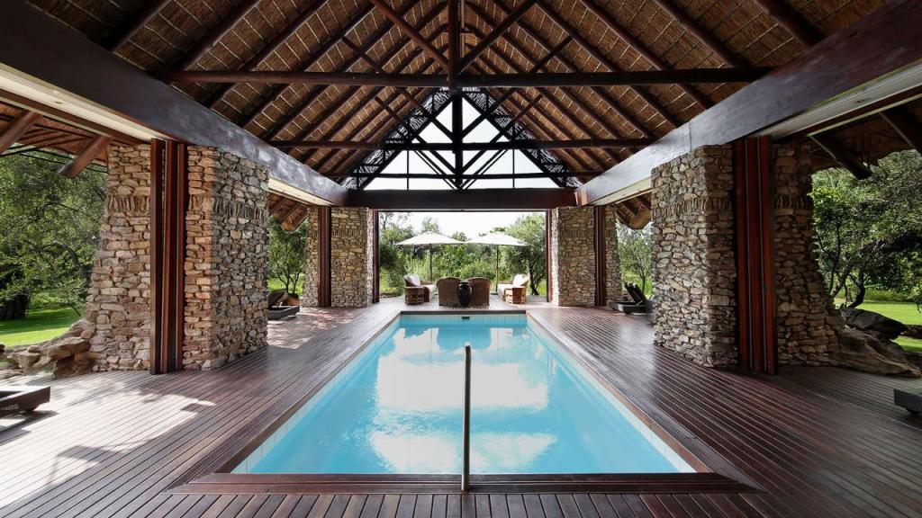 רד פיינאפל Red Pineapple רד פיינאפל Red Pineapple