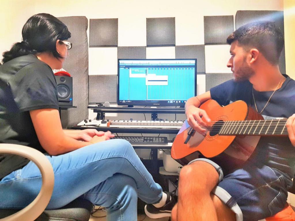 אולפן הקלטות דנה מלכה מיוזיק אולפן הקלטות דנה מלכה מיוזיק