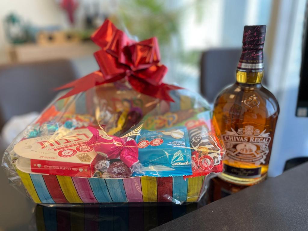 ניל חברוני ניל חברוני