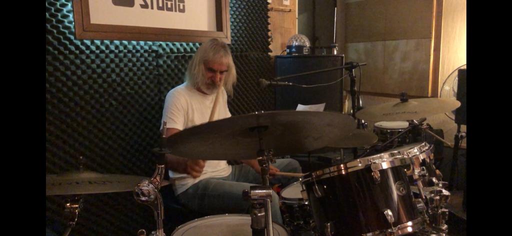 ג'ניס סטודיו ג'ניס סטודיו