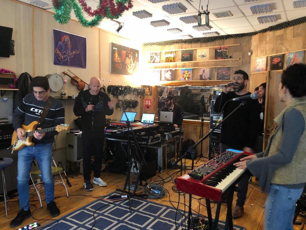 ג'ניס סטודיו ג'ניס סטודיו