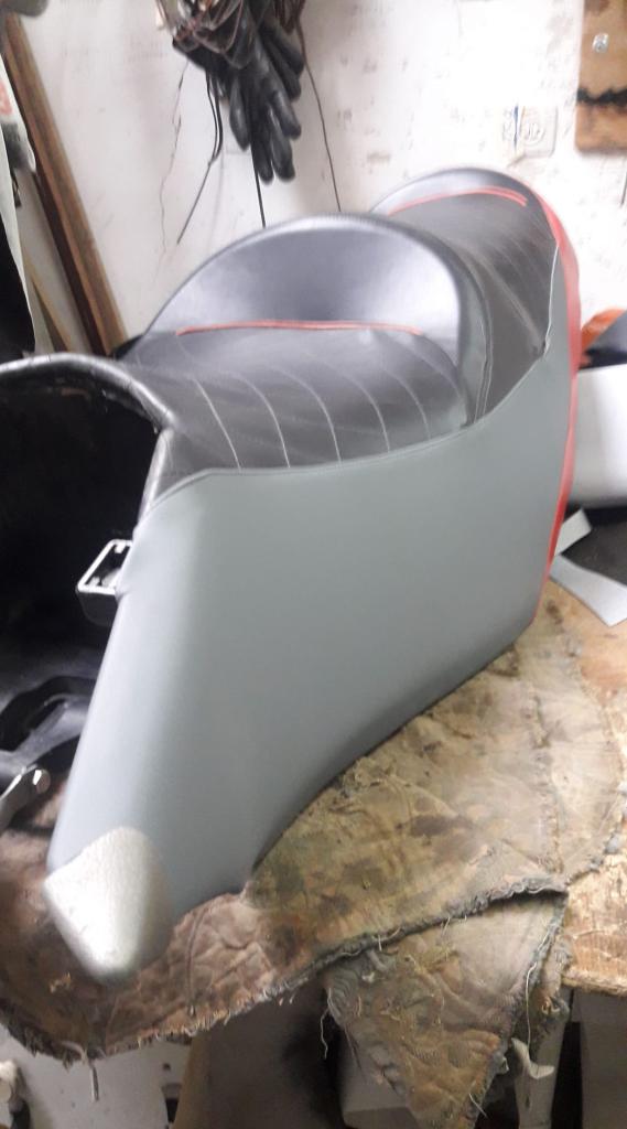 מרפדיית אוכפים לוהטים מרפדיית אוכפים לוהטים