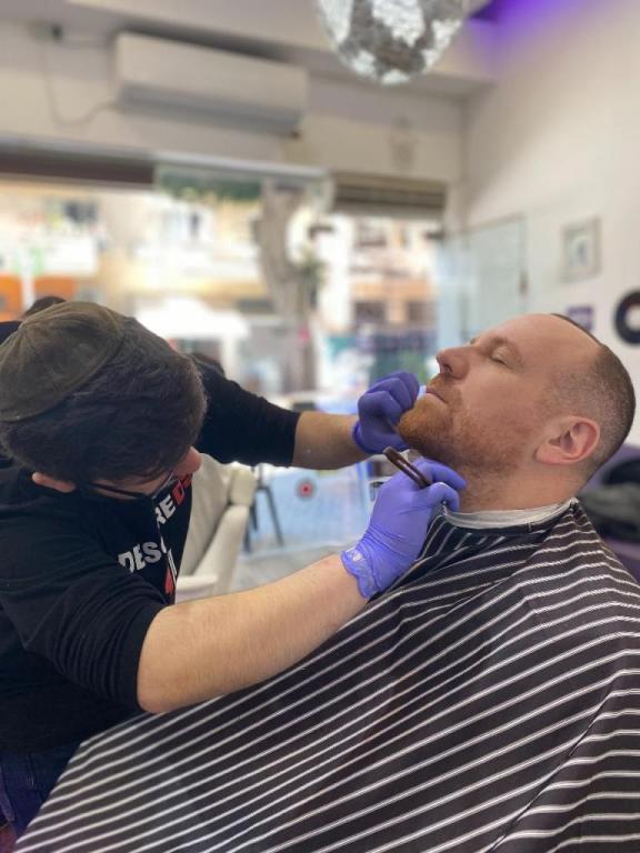 Barber shop ladies& gentlemens Barber shop ladies& gentlemens