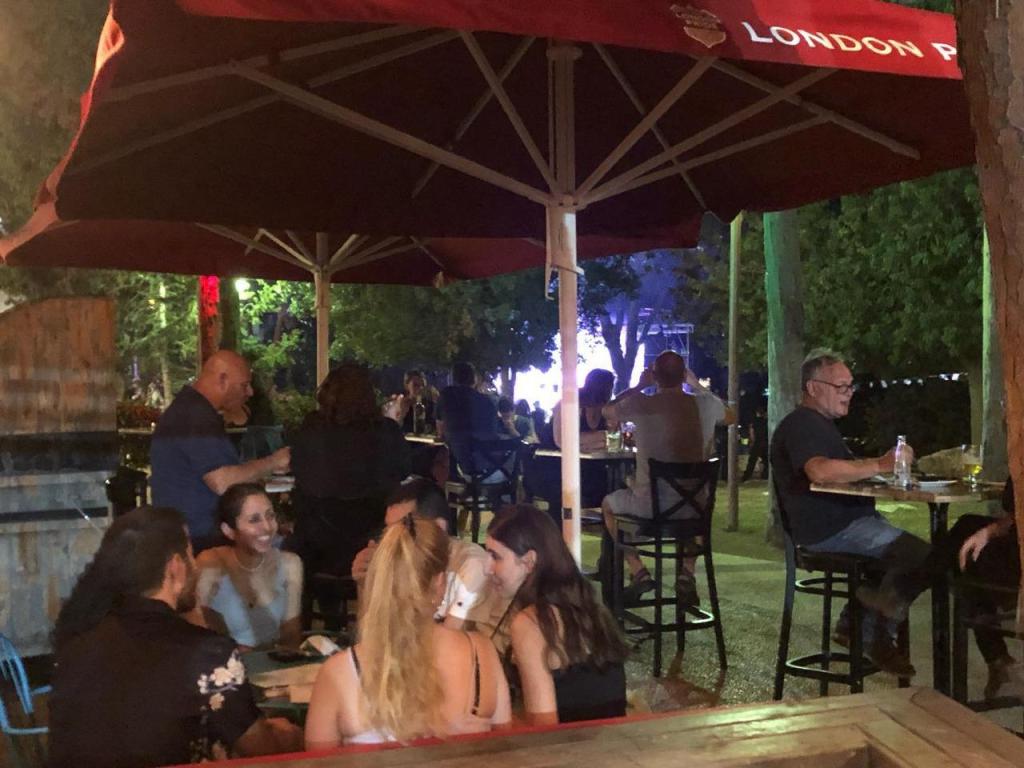 ארצ'יס פאב ארצ'יס פאב