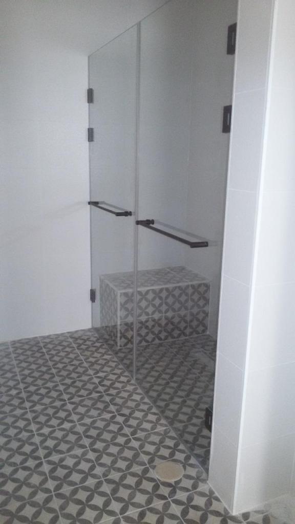 א.ר. זכוכית א.ר. זכוכית