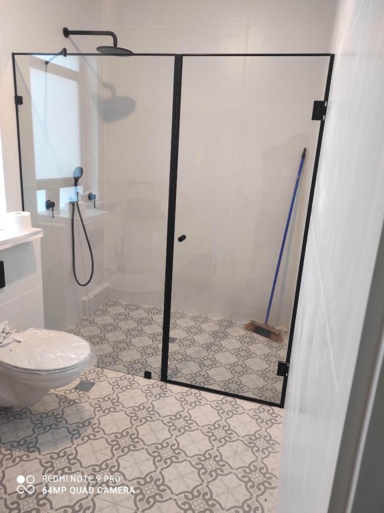 א.ר. זכוכית א.ר. זכוכית