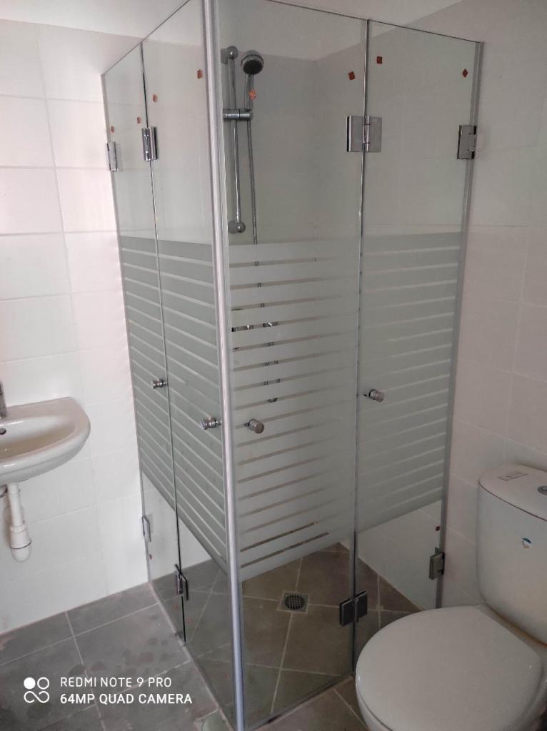 א.ר. זכוכית א.ר. זכוכית