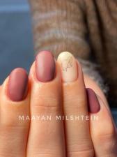 Maayan nail art