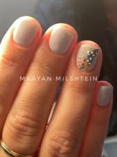 Maayan nail art