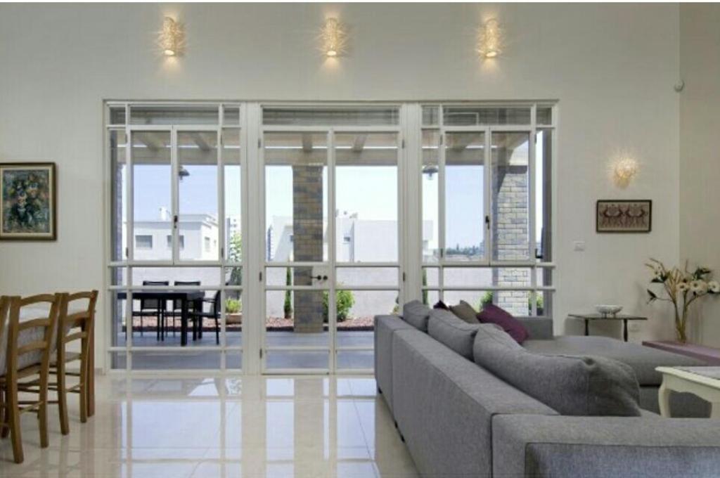 תריסי קרן תריסי קרן