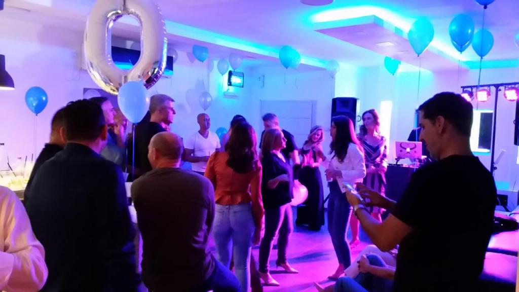 מקום טוב באמצע מקום טוב באמצע