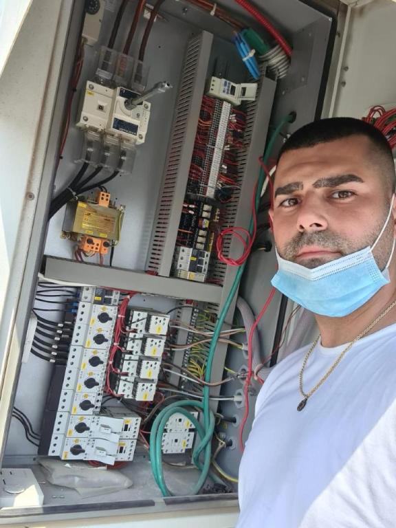 רוני קור רוני קור