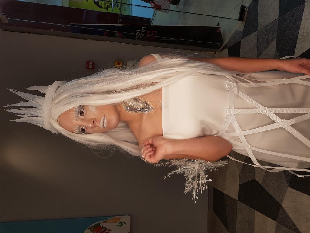 שרה איזמיילוב מאפרת מקצועית שרה איזמיילוב מאפרת מקצועית