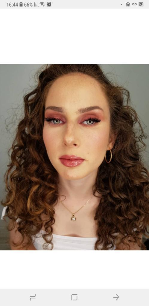 שרה איזמיילוב מאפרת מקצועית שרה איזמיילוב מאפרת מקצועית