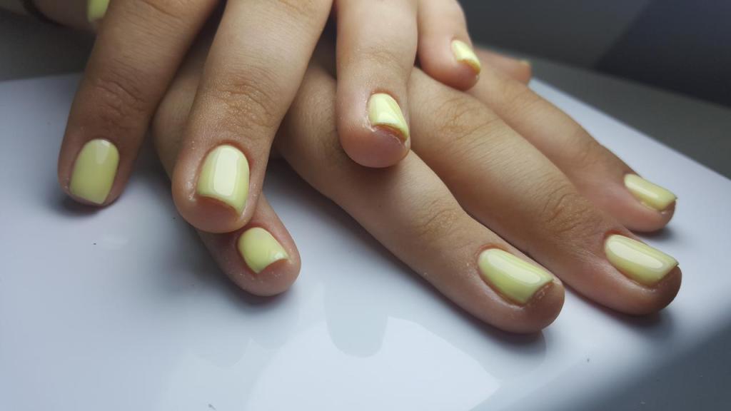 ספיר פינוק לציפורניים ספיר פינוק לציפורניים