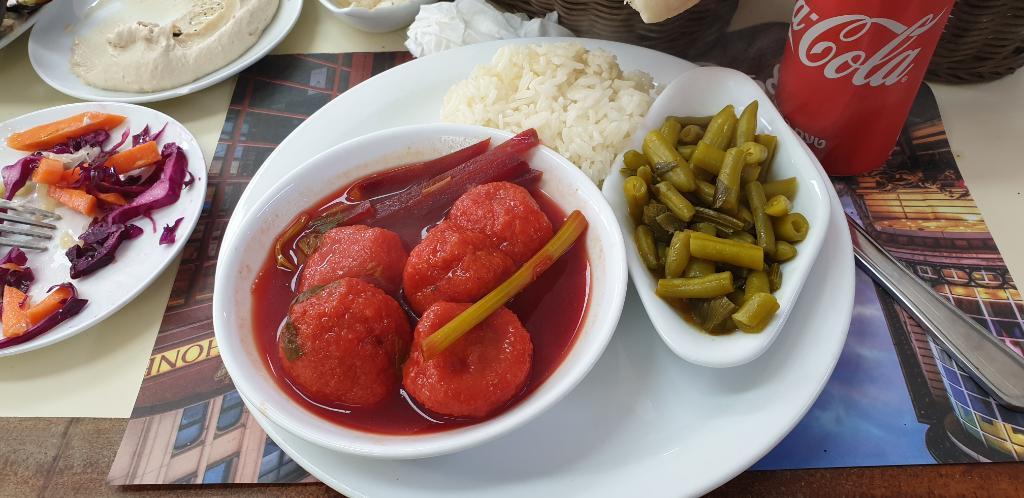 אצל פנינה המסעדה הירוקה אצל פנינה המסעדה הירוקה