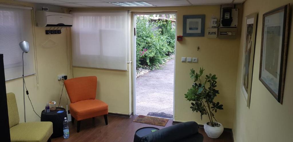 ד"ר בר נחום מטפל cbt bf ד"ר בר נחום מטפל cbt bf