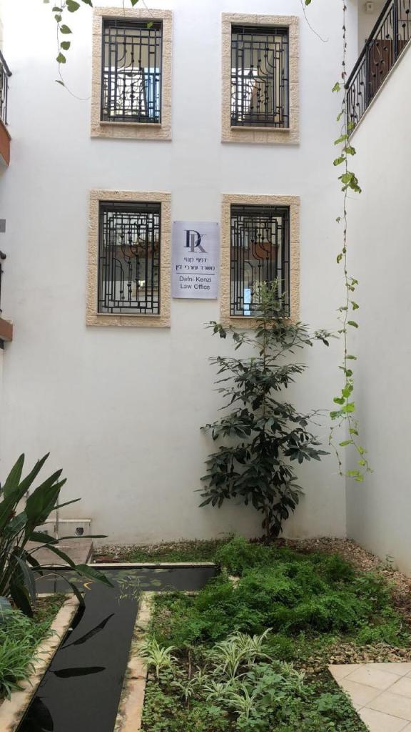 דפני קנזי דפני קנזי