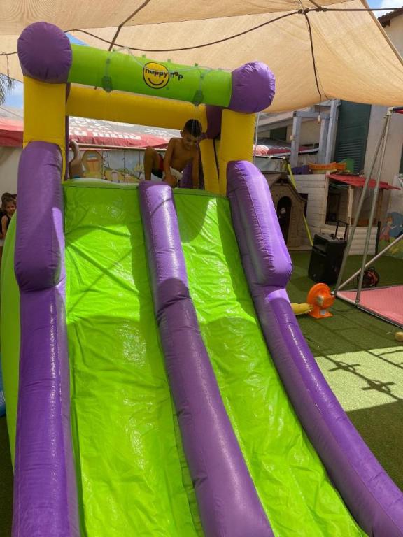 עד 5 מתנפחים עד 5 מתנפחים