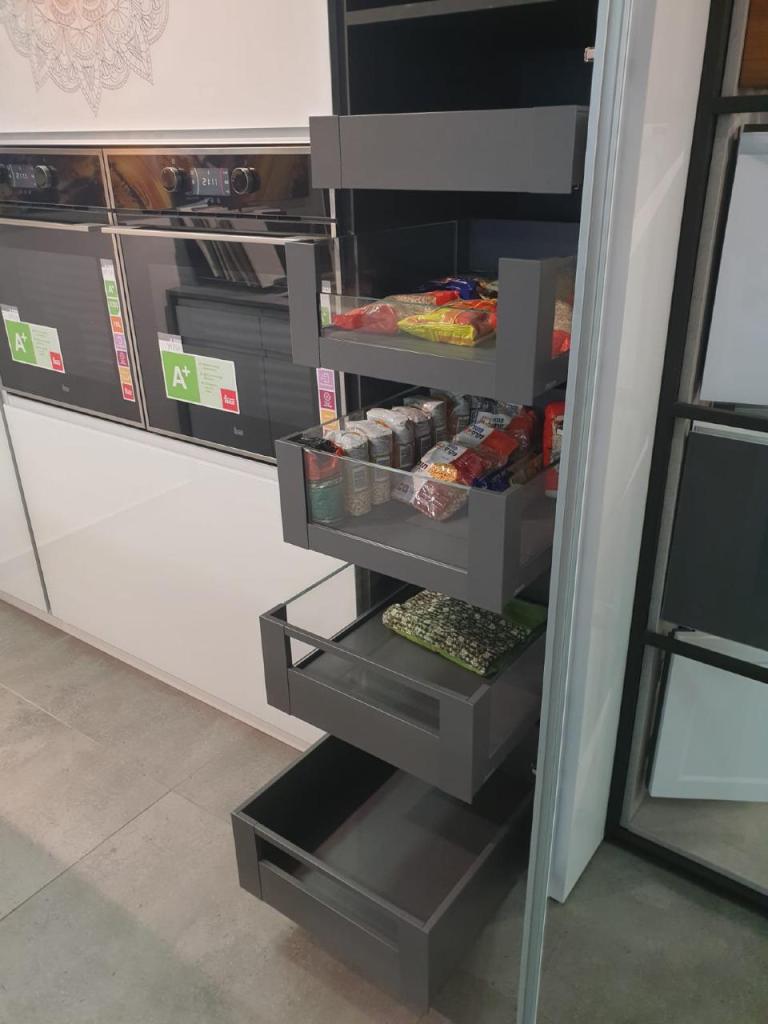 מ מ סטודיו מ מ סטודיו