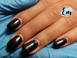 EM nail artist