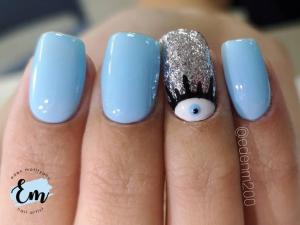 EM nail artist